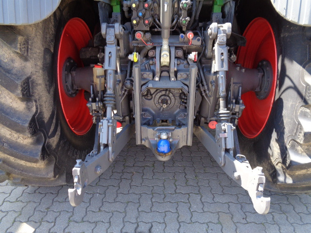 Tracteur agricole Fendt 824 Vario S4 ProfiPlus: photos 15