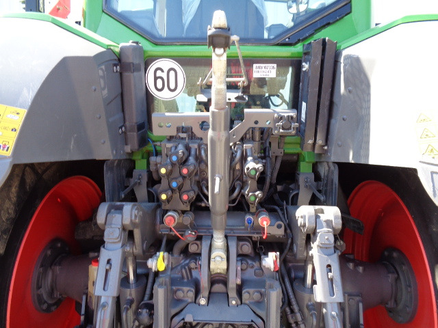 Tracteur agricole Fendt 824 Vario S4 ProfiPlus: photos 16