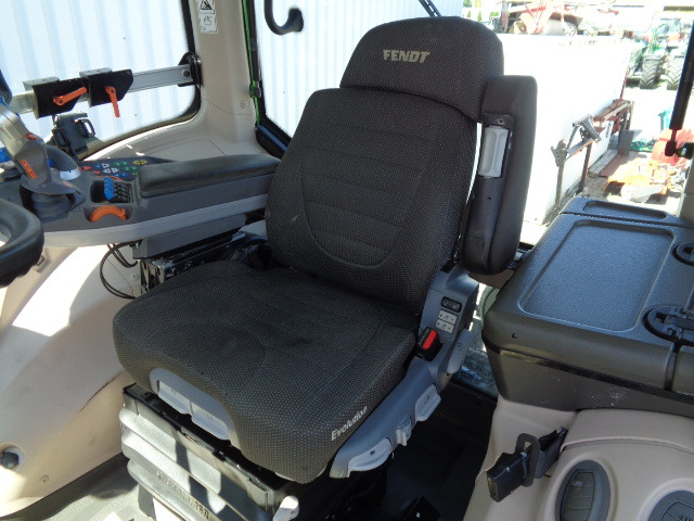 Tracteur agricole Fendt 824 Vario S4 ProfiPlus: photos 7
