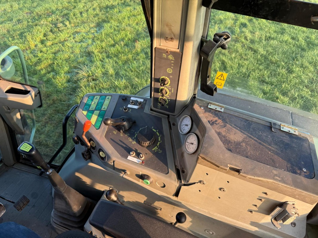 Fendt Favorit 824 - Tracteur agricole: photos 2 Fendt Favorit 824 - Tracteur agricole: photos 2