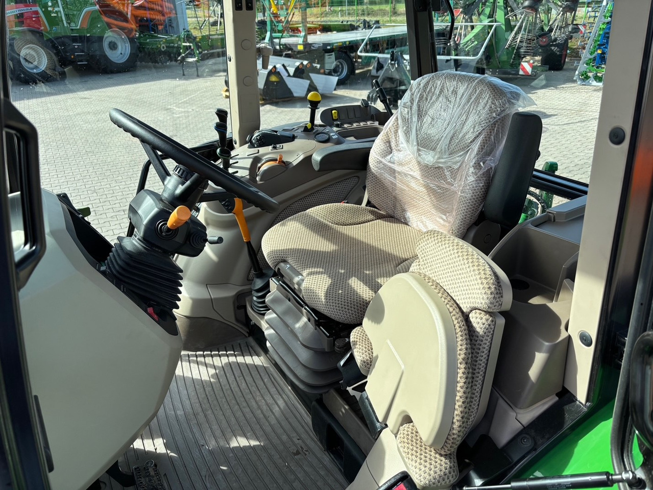 John Deere 5090 M - Tracteur agricole: photos 4 John Deere 5090 M - Tracteur agricole: photos 4