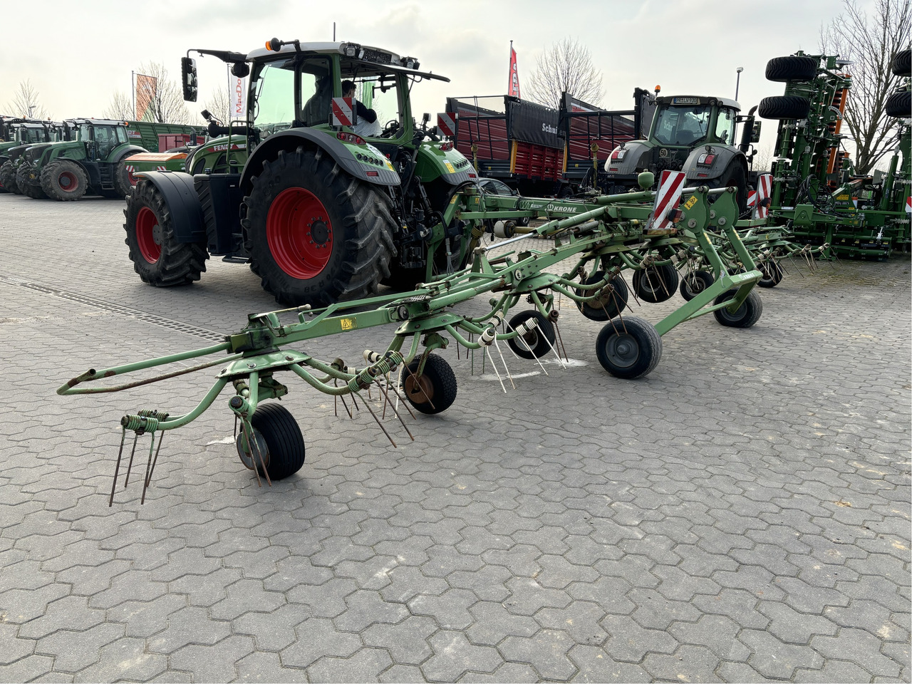 Krone KWT 10.50 / 8 x 7 Heuwender - Faneuse: photos 2 Krone KWT 10.50 / 8 x 7 Heuwender - Faneuse: photos 2
