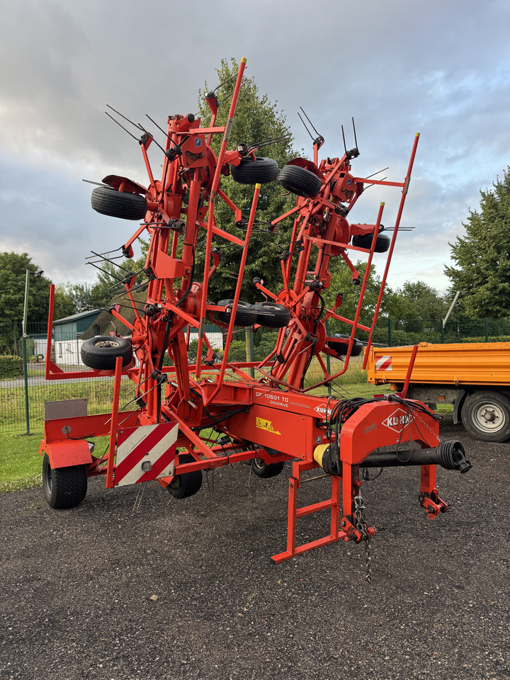 Kuhn GF 10601 T - Faneuse: photos 1 Kuhn GF 10601 T - Faneuse: photos 1