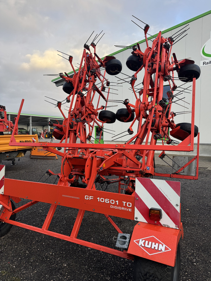 Kuhn GF 10601 T - Faneuse: photos 2 Kuhn GF 10601 T - Faneuse: photos 2
