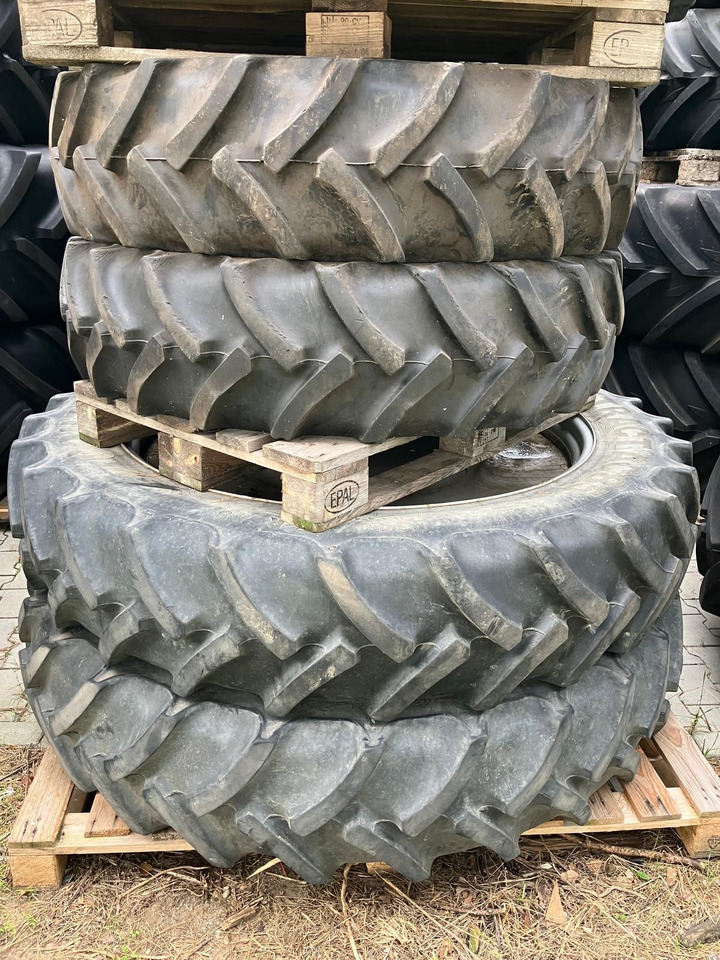 Massey Ferguson 340/95R48 320/95R32 Continental - Pneus et jantes: photos 1 Massey Ferguson 340/95R48 320/95R32 Continental - Pneus et jantes: photos 1
