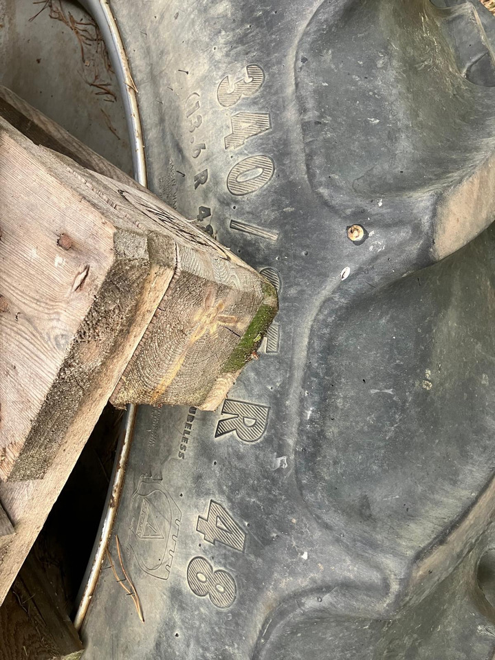 Massey Ferguson 340/95R48 320/95R32 Continental - Pneus et jantes: photos 4 Massey Ferguson 340/95R48 320/95R32 Continental - Pneus et jantes: photos 4