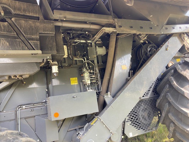 Massey Ferguson 7370 Beta - Moissonneuse-batteuse: photos 5 Massey Ferguson 7370 Beta - Moissonneuse-batteuse: photos 5