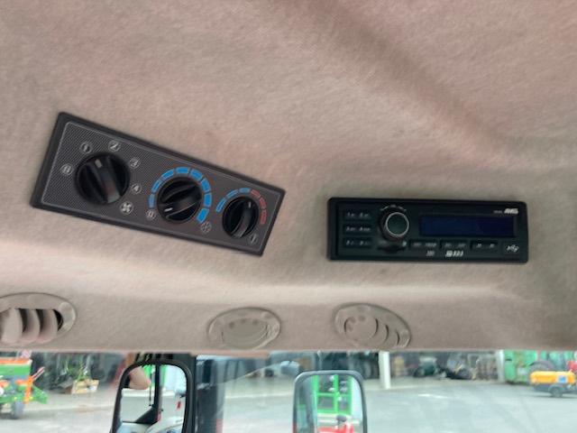 Massey Ferguson 7716 Dyna-6 - Tracteur agricole: photos 4 Massey Ferguson 7716 Dyna-6 - Tracteur agricole: photos 4