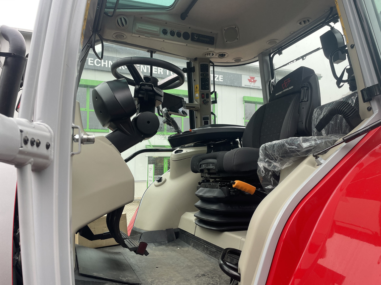 Massey Ferguson 7S.210 Dyna-VT EXCLUS - Tracteur agricole: photos 4 Massey Ferguson 7S.210 Dyna-VT EXCLUS - Tracteur agricole: photos 4