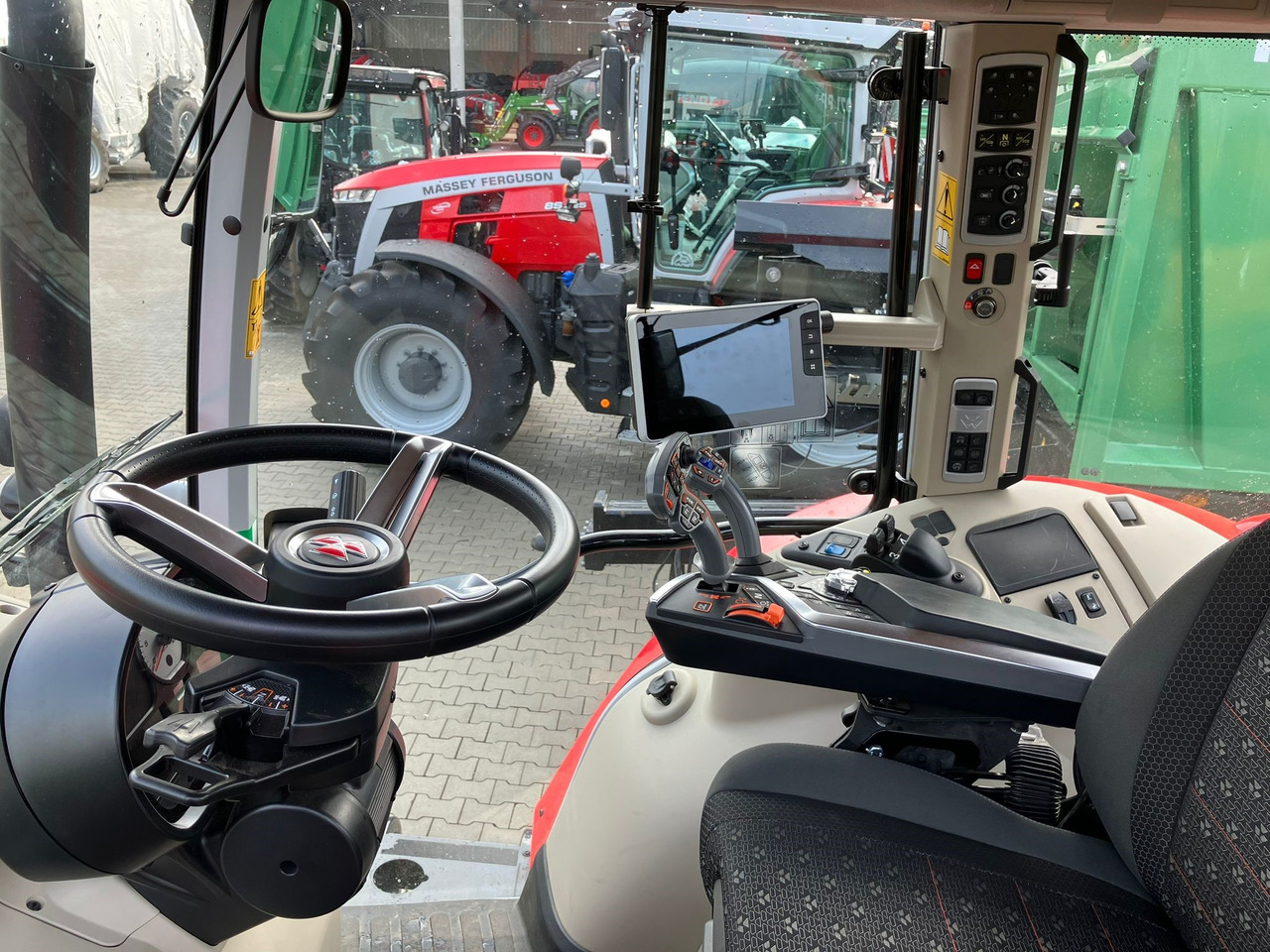 Massey Ferguson 7S.210 Dyna-VT EXCLUSIVE - Tracteur agricole: photos 2 Massey Ferguson 7S.210 Dyna-VT EXCLUSIVE - Tracteur agricole: photos 2