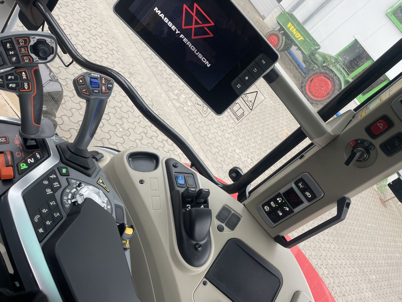 Massey Ferguson 7S.210 Dyna-VT EXCLUSIVE - Tracteur agricole: photos 3 Massey Ferguson 7S.210 Dyna-VT EXCLUSIVE - Tracteur agricole: photos 3