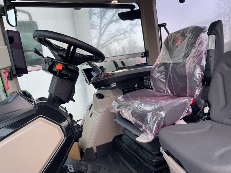 Massey Ferguson 8S.305 Dyna-VT EXCLUSIVE - Tracteur agricole: photos 2 Massey Ferguson 8S.305 Dyna-VT EXCLUSIVE - Tracteur agricole: photos 2