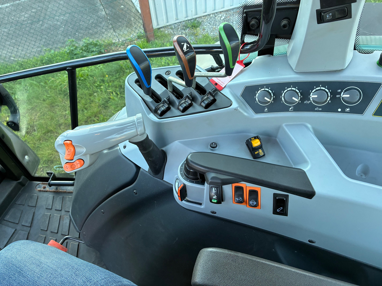 Valtra A114MH4 AC 71.5 - Tracteur agricole: photos 3 Valtra A114MH4 AC 71.5 - Tracteur agricole: photos 3