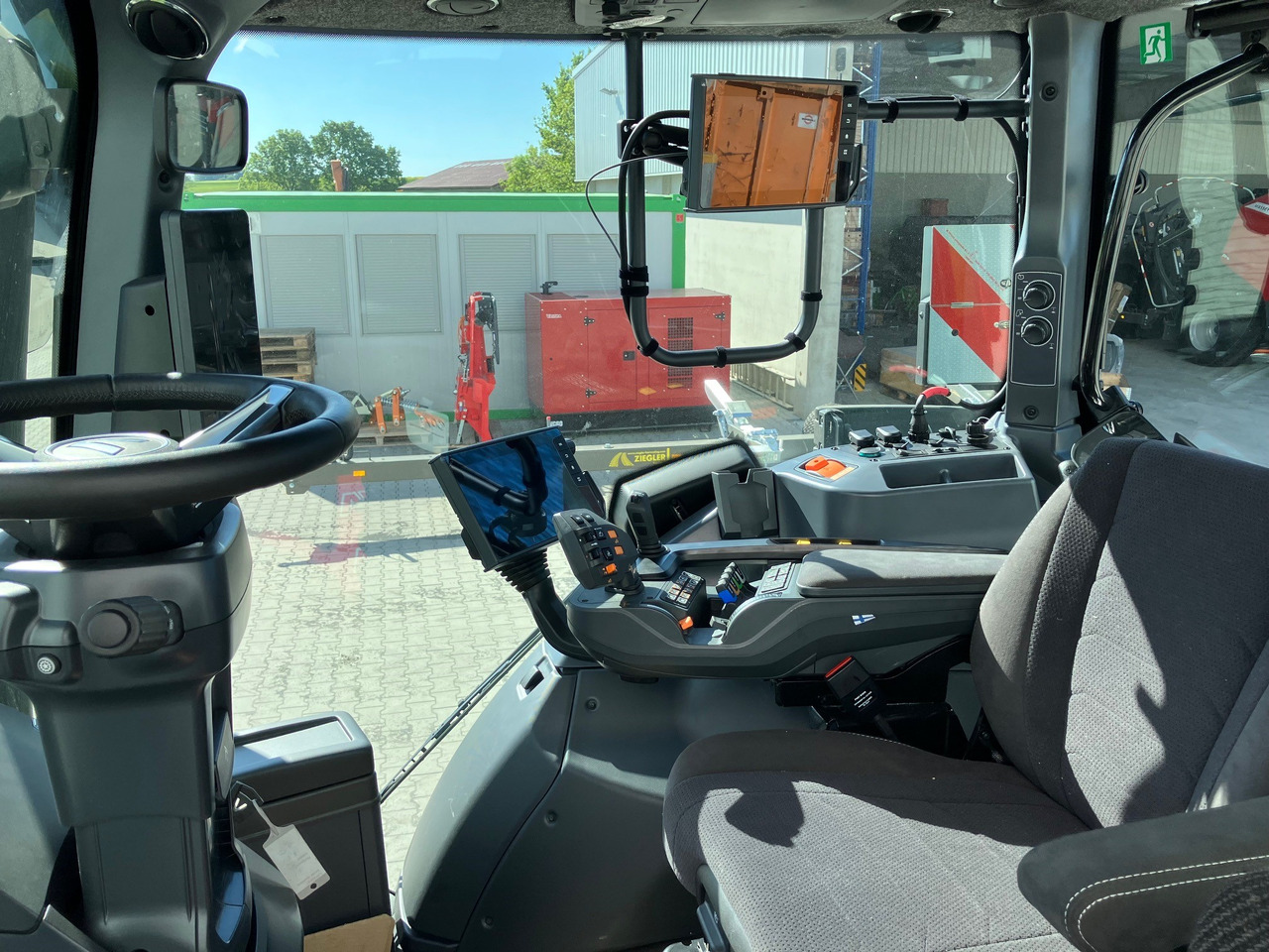 Valtra Q 285 - Tracteur agricole: photos 2 Valtra Q 285 - Tracteur agricole: photos 2