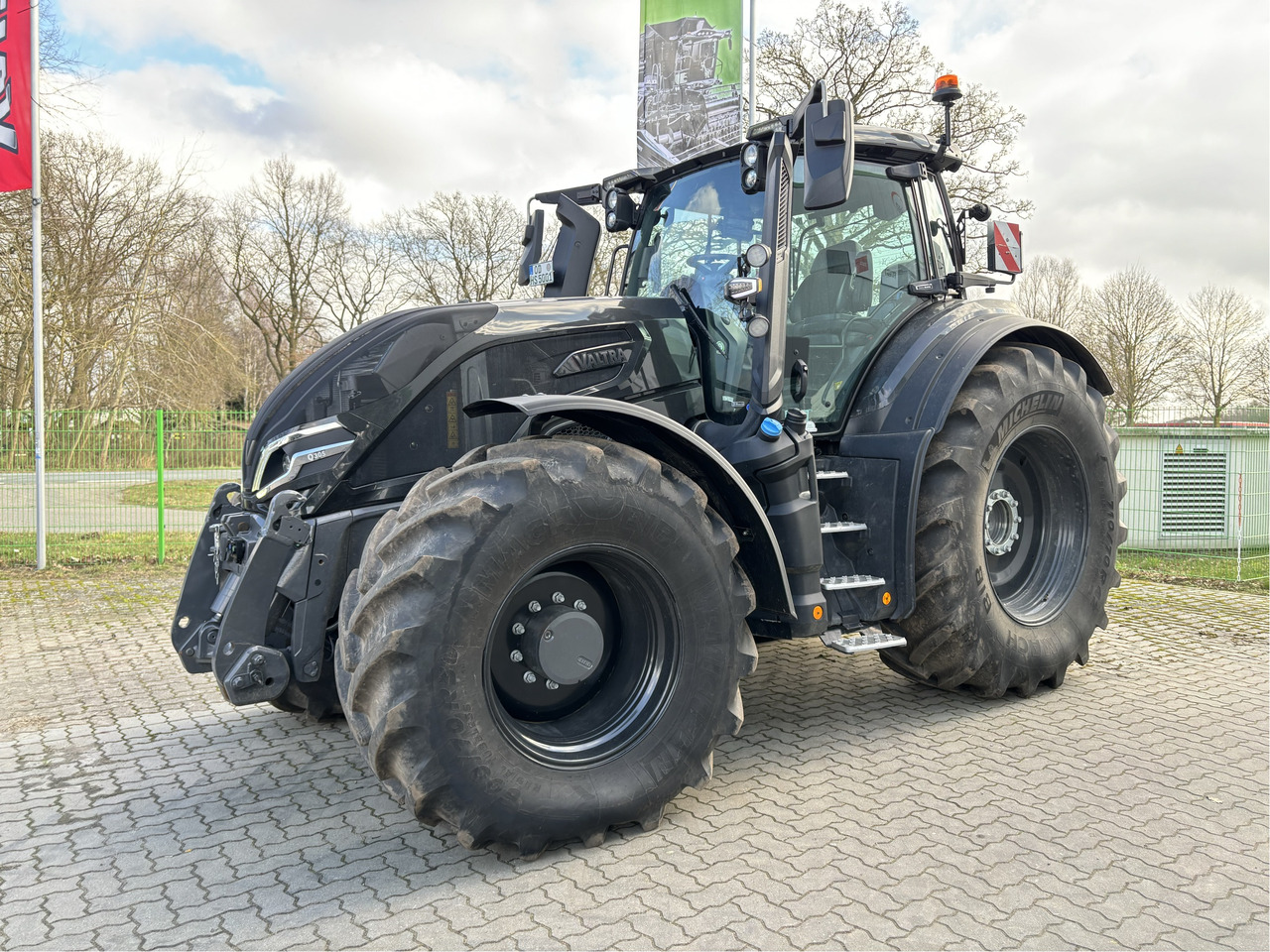 Valtra Q305 - Tracteur agricole: photos 4 Valtra Q305 - Tracteur agricole: photos 4