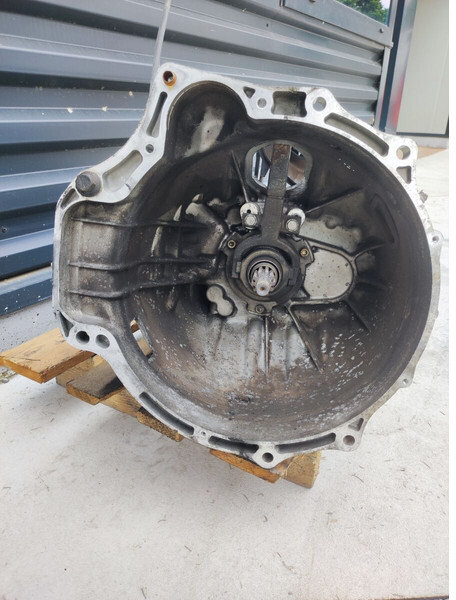 ZF 6S300 - Boîte de vitesse pour Camion: photos 5 ZF 6S300 - Boîte de vitesse pour Camion: photos 5