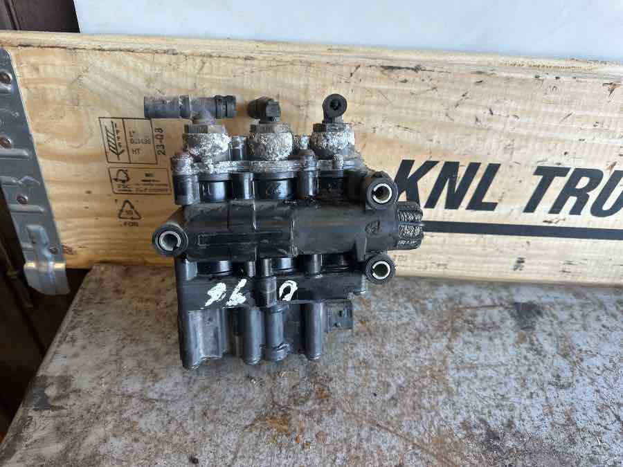 DAF VALVE ECAS 2020258 - Valve de frein pour Camion: photos 1 DAF VALVE ECAS 2020258 - Valve de frein pour Camion: photos 1