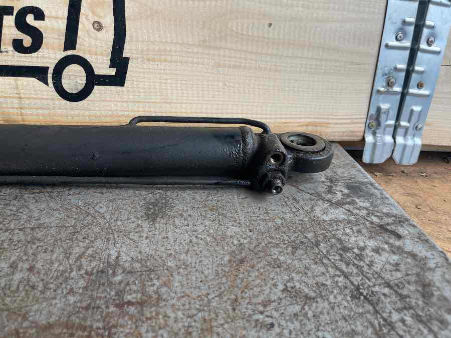 MAN CABINE TILT CYLINDER 81.41723-6137 - Cabine et intérieur pour Camion: photos 2 MAN CABINE TILT CYLINDER 81.41723-6137 - Cabine et intérieur pour Camion: photos 2