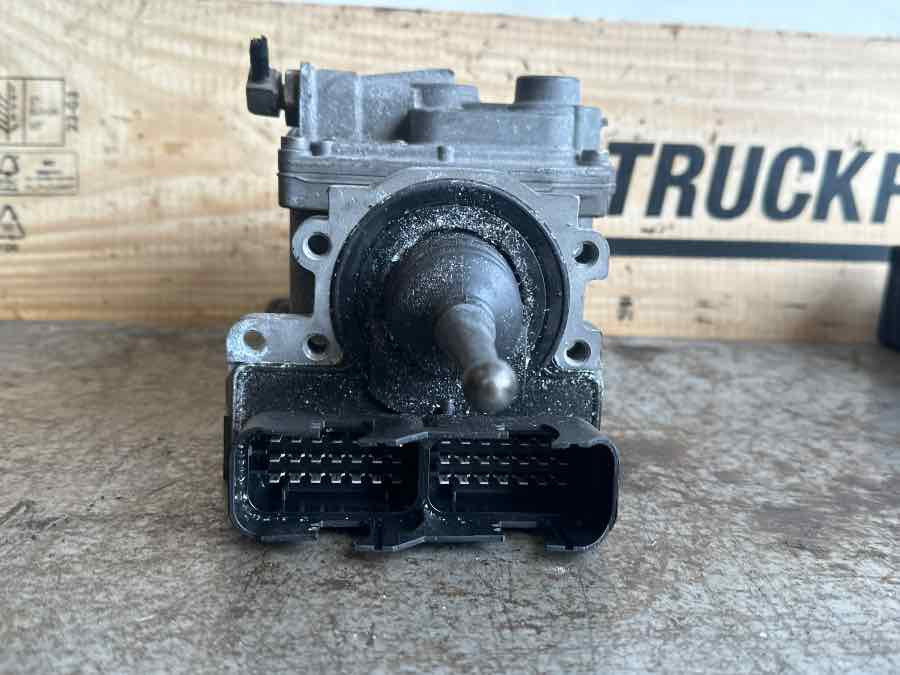 MAN FOOT BRAKE VALVE 81.52130-6312 - Valve de frein pour Camion: photos 2 MAN FOOT BRAKE VALVE 81.52130-6312 - Valve de frein pour Camion: photos 2