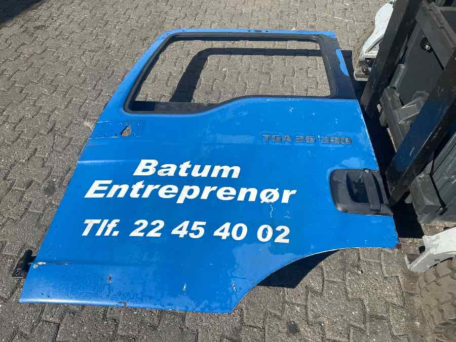 MAN LEFT DOOR 81.62600-4131 - Cabine et intérieur pour Camion: photos 1 MAN LEFT DOOR 81.62600-4131 - Cabine et intérieur pour Camion: photos 1