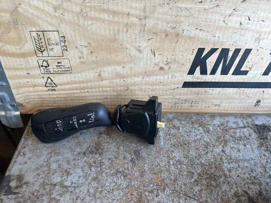 MAN STEERING SWITCH 81.25509-0207 - Cabine et intérieur pour Camion: photos 1 MAN STEERING SWITCH 81.25509-0207 - Cabine et intérieur pour Camion: photos 1