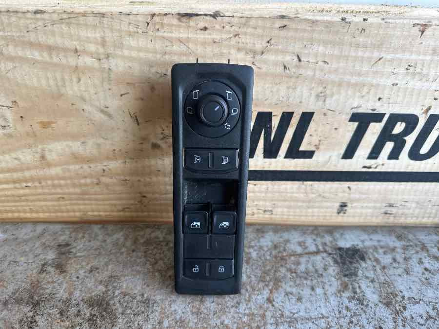 MAN SWITCH DOOR MODULE 81.25525-0304 - Cabine et intérieur pour Camion: photos 1 MAN SWITCH DOOR MODULE 81.25525-0304 - Cabine et intérieur pour Camion: photos 1