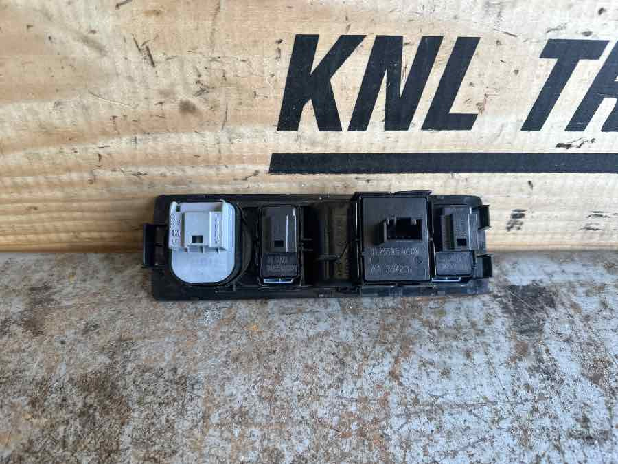 MAN SWITCH DOOR MODULE 81.25525-0304 - Cabine et intérieur pour Camion: photos 2 MAN SWITCH DOOR MODULE 81.25525-0304 - Cabine et intérieur pour Camion: photos 2