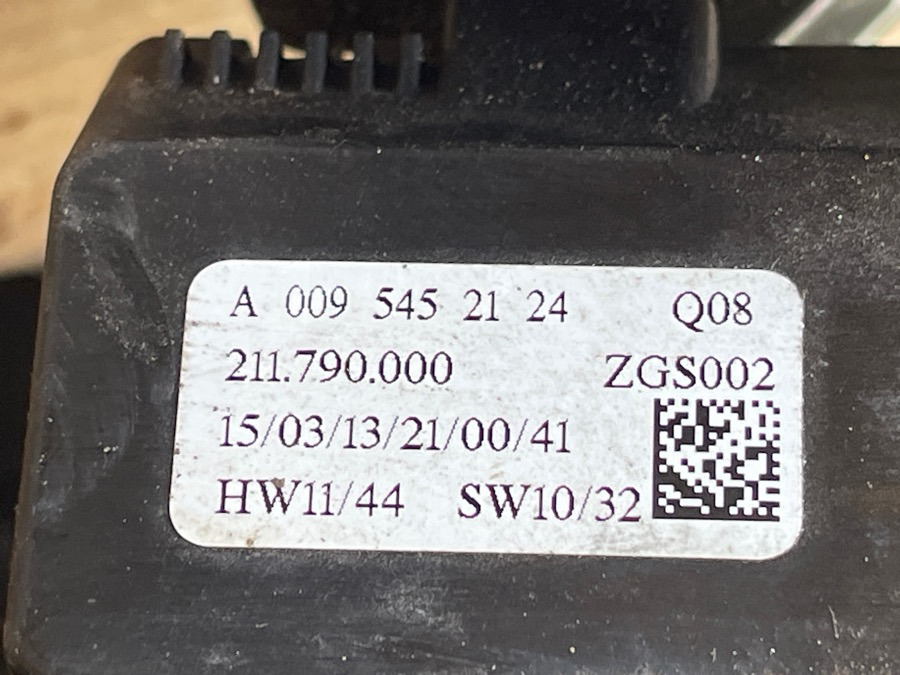 MERCEDES GEAR LEVER A0095452124 - Cabine et intérieur pour Camion: photos 3 MERCEDES GEAR LEVER A0095452124 - Cabine et intérieur pour Camion: photos 3