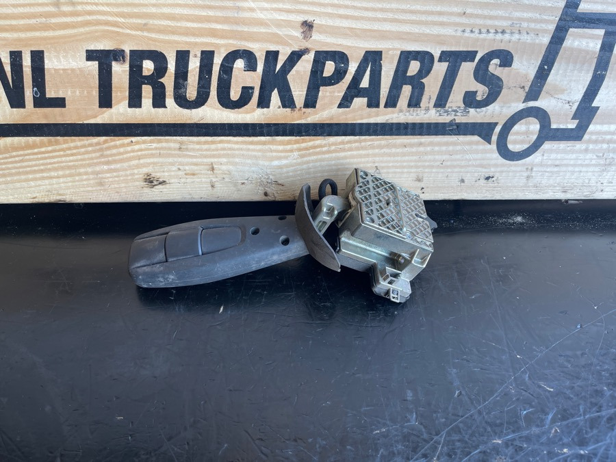 MERCEDES Indicator Lights A0095453324 - Cabine et intérieur pour Camion: photos 2 MERCEDES Indicator Lights A0095453324 - Cabine et intérieur pour Camion: photos 2