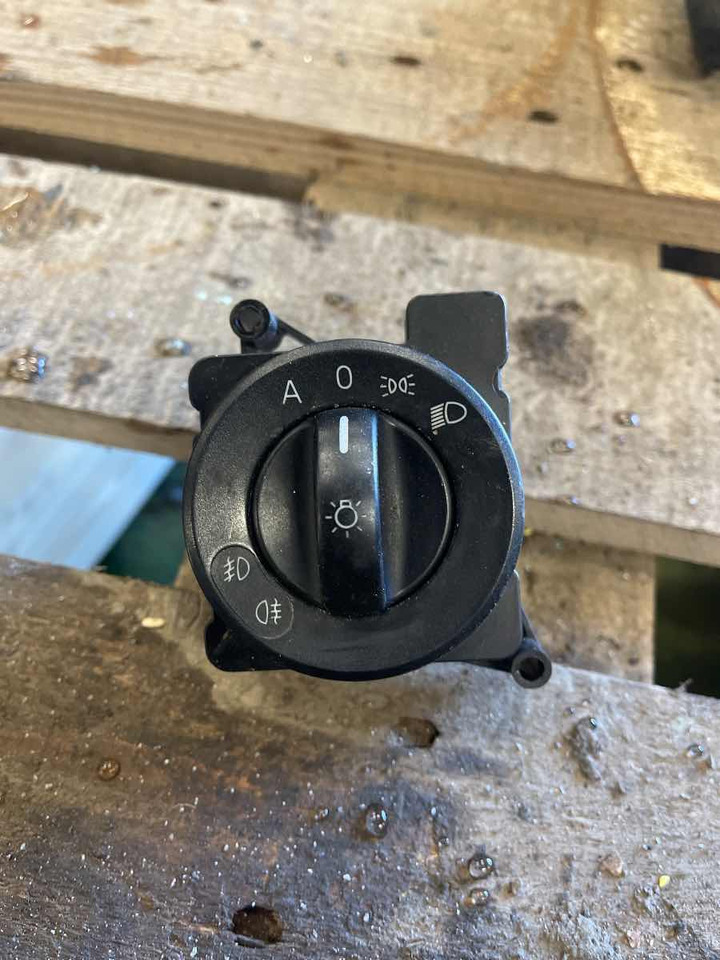 MERCEDES LIGT SWITCH A9435451504 - Cabine et intérieur pour Bus: photos 1 MERCEDES LIGT SWITCH A9435451504 - Cabine et intérieur pour Bus: photos 1