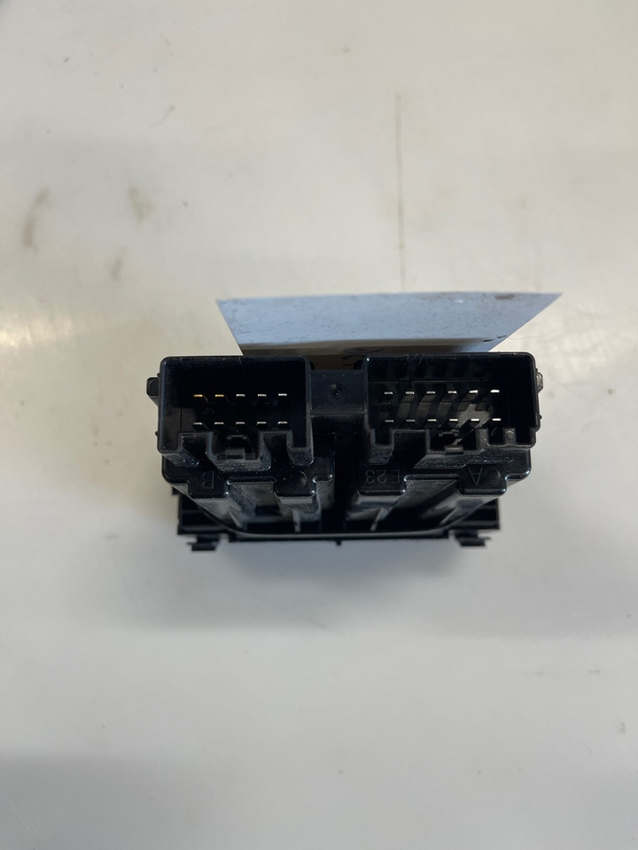 SCANIA CONTRTOL PANEL 2595736 - Panel de instrumentos pour Camion: photos 3 SCANIA CONTRTOL PANEL 2595736 - Panel de instrumentos pour Camion: photos 3