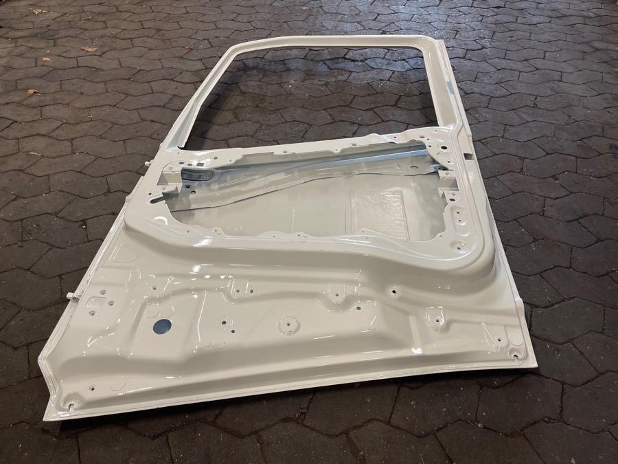 VOLVO FH4 RIGHT DOOR 82183386 - Cabine et intérieur pour Camion: photos 1 VOLVO FH4 RIGHT DOOR 82183386 - Cabine et intérieur pour Camion: photos 1