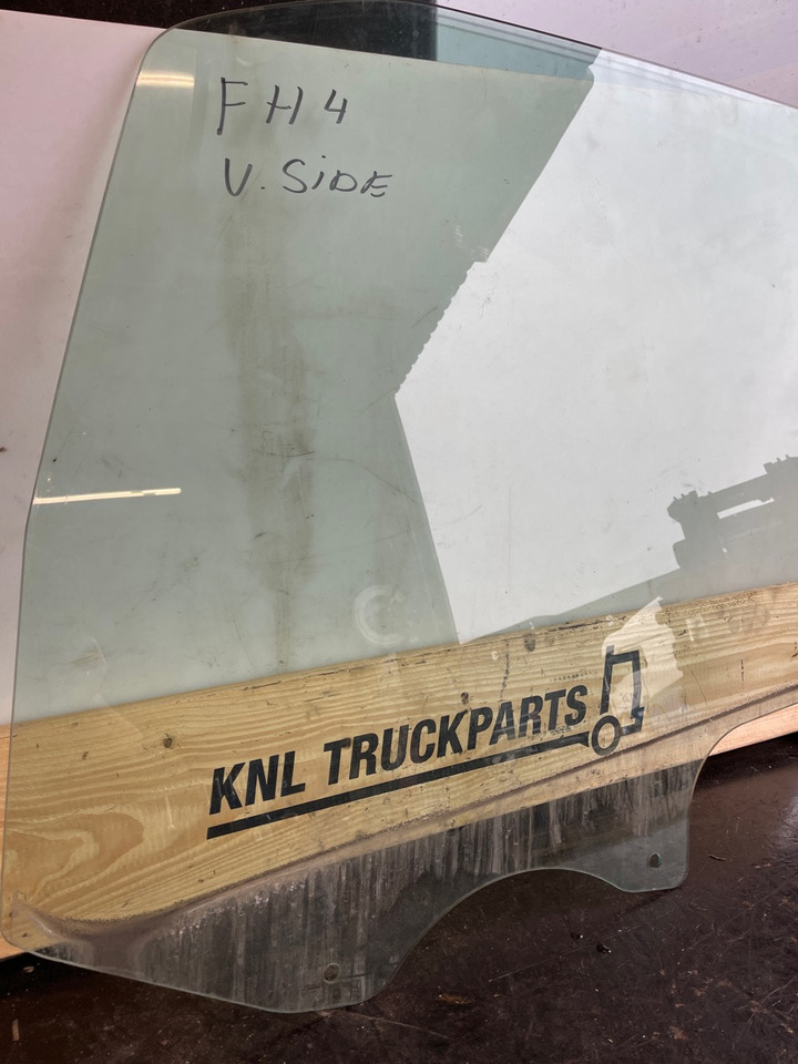 VOLVO FH4 WINDOW 84043040 - Cabine et intérieur pour Camion: photos 1 VOLVO FH4 WINDOW 84043040 - Cabine et intérieur pour Camion: photos 1