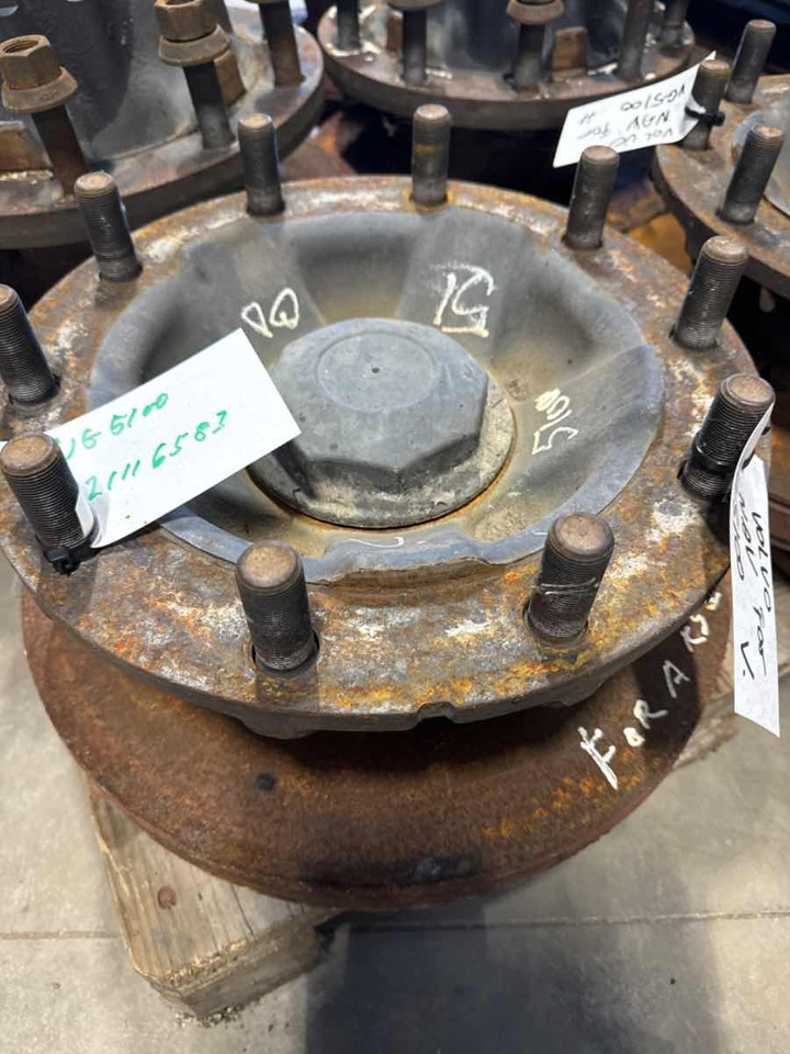 VOLVO FRONT HUB 21116583 - Moyeu pour Camion: photos 1 VOLVO FRONT HUB 21116583 - Moyeu pour Camion: photos 1