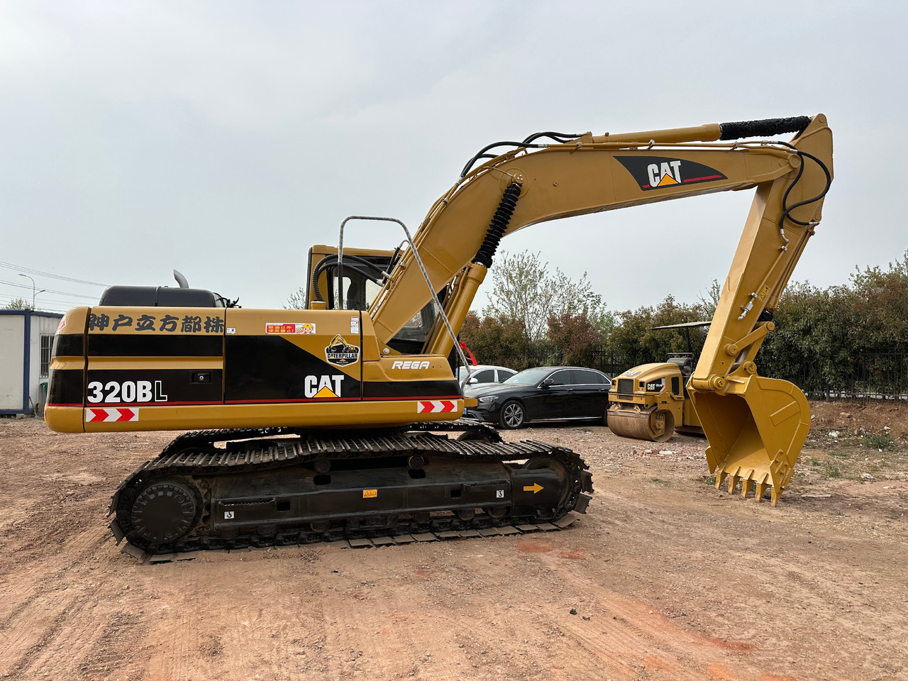 CAT 320BL crawler excavator - Pelle sur chenille: photos 1 CAT 320BL crawler excavator - Pelle sur chenille: photos 1