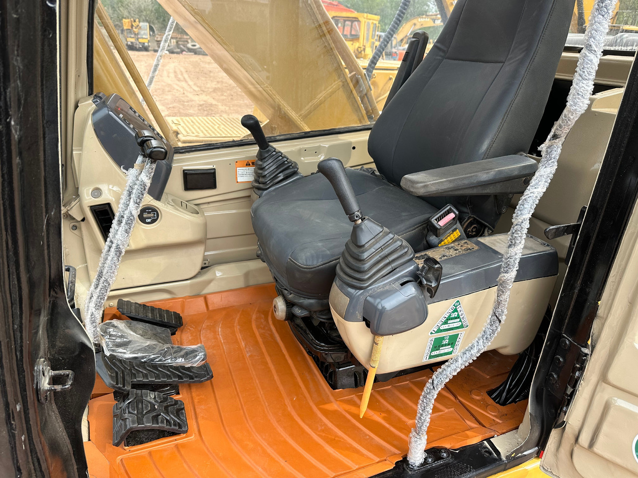 Pelle sur chenille CAT 320BL crawler excavator: photos 8 Pelle sur chenille CAT 320BL crawler excavator: photos 8