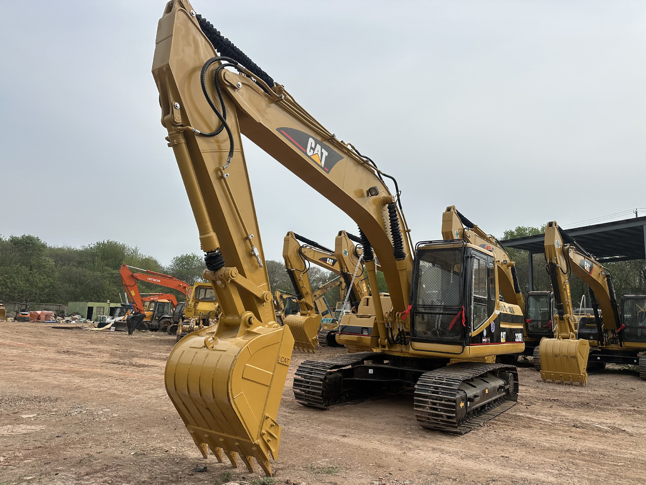 CATERPILLAR 320BL - Pelle sur chenille: photos 2 CATERPILLAR 320BL - Pelle sur chenille: photos 2