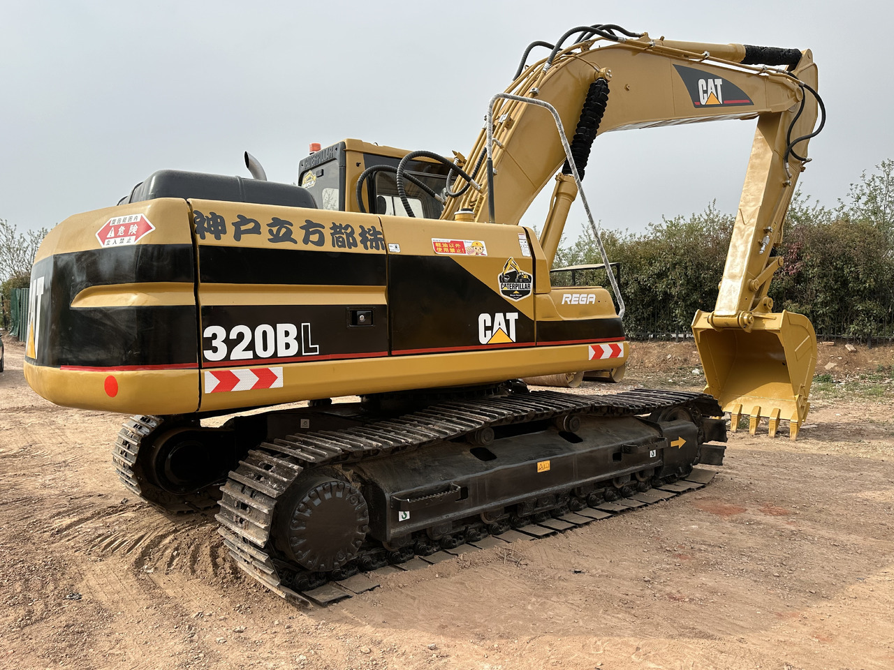 CATERPILLAR 320BL - Pelle sur chenille: photos 4 CATERPILLAR 320BL - Pelle sur chenille: photos 4