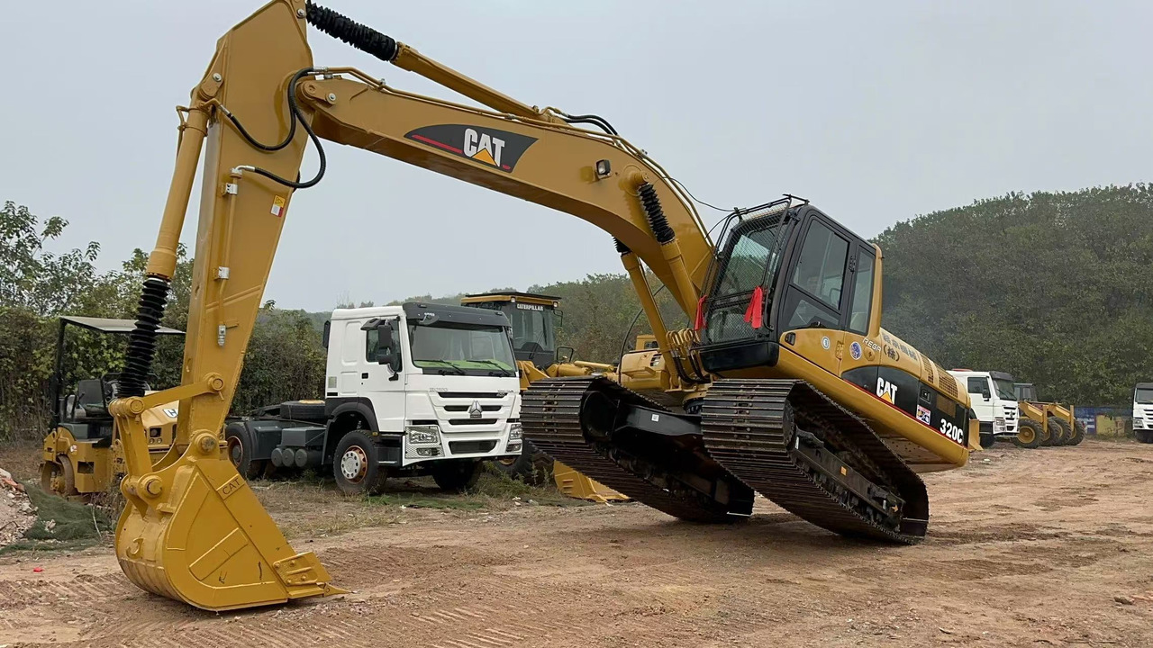 CATERPILLAR 320CL - Pelle sur chenille: photos 3 CATERPILLAR 320CL - Pelle sur chenille: photos 3