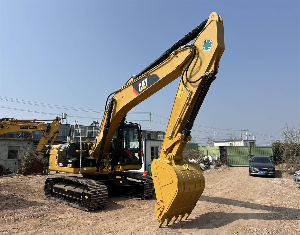 CATERPILLAR 320D2L - Pelle sur chenille: photos 3 CATERPILLAR 320D2L - Pelle sur chenille: photos 3