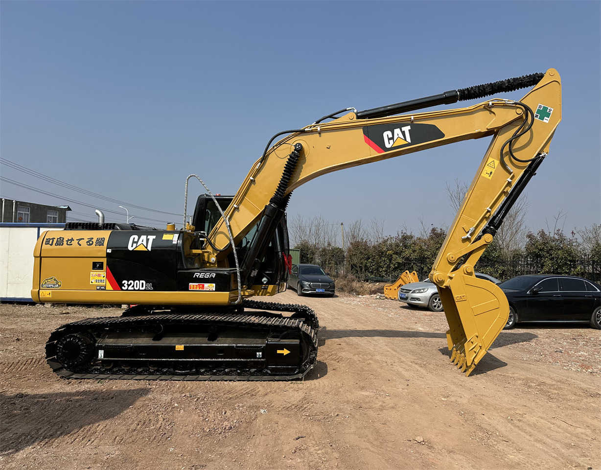 CATERPILLAR 320D2L - Pelle sur chenille: photos 2 CATERPILLAR 320D2L - Pelle sur chenille: photos 2