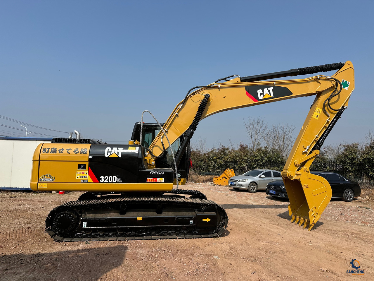CATERPILLAR 320D2L - Pelle sur chenille: photos 3 CATERPILLAR 320D2L - Pelle sur chenille: photos 3