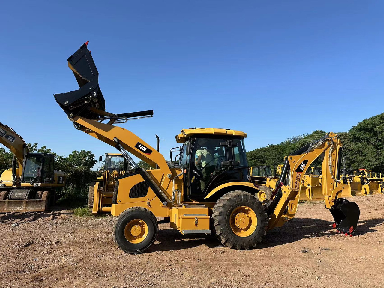 CATERPILLAR 420F2 - Tractopelle: photos 5 CATERPILLAR 420F2 - Tractopelle: photos 5