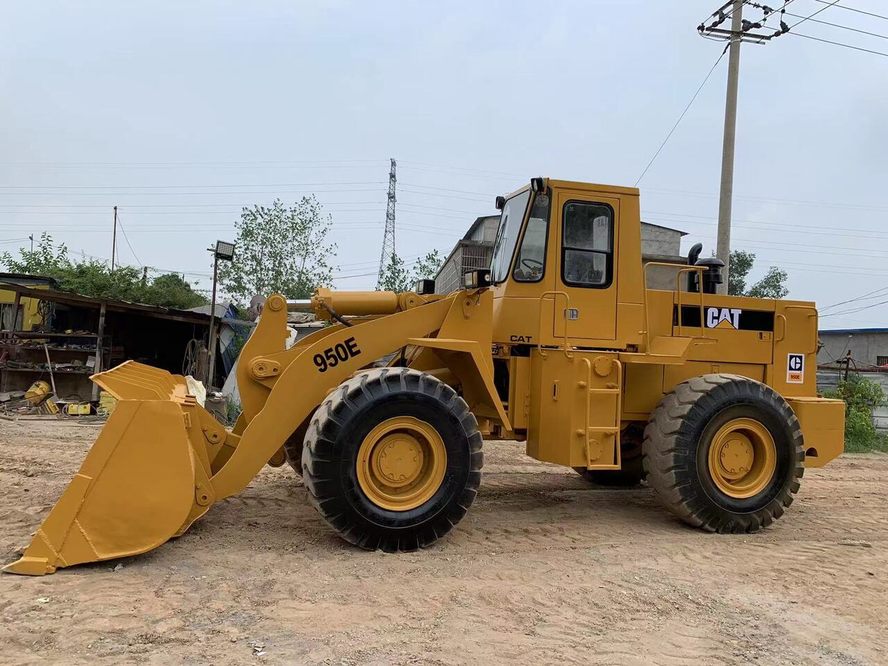 CATERPILLAR 950E - Chargeuse sur pneus: photos 2 CATERPILLAR 950E - Chargeuse sur pneus: photos 2