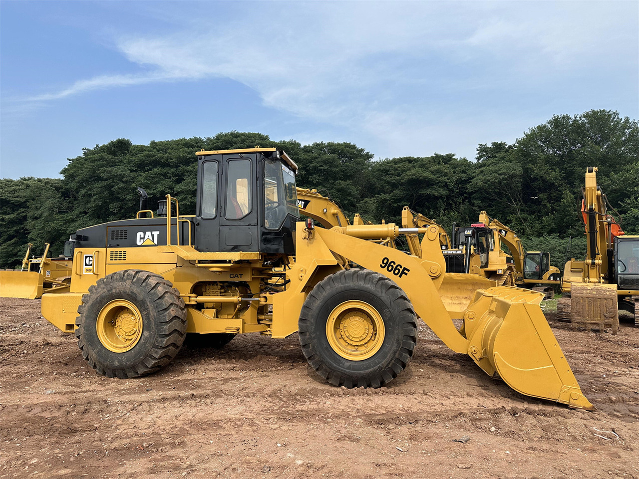CATERPILLAR 966F - Chargeuse sur pneus: photos 2 CATERPILLAR 966F - Chargeuse sur pneus: photos 2