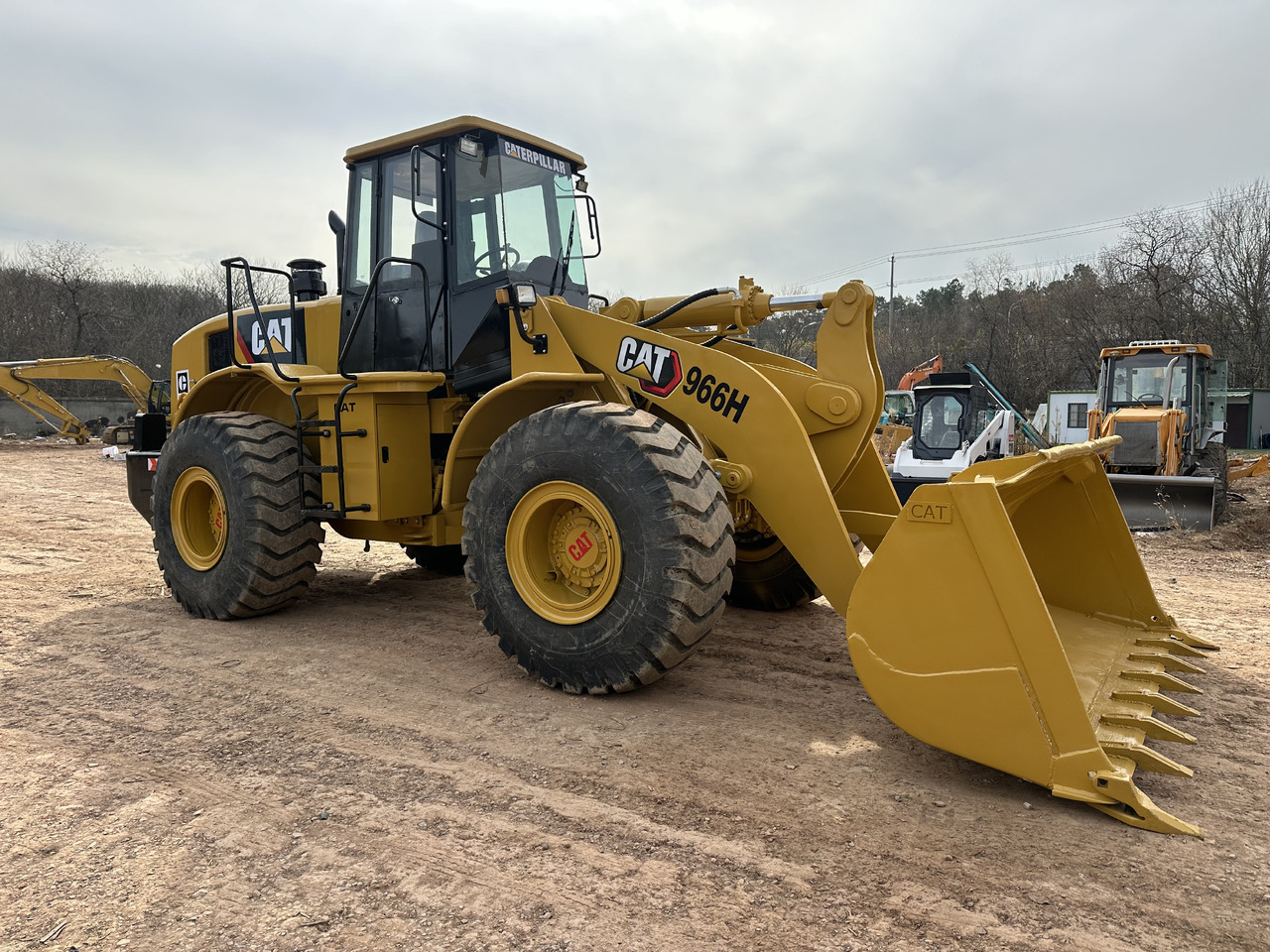 CATERPILLAR 966H - Chargeuse sur pneus: photos 1 CATERPILLAR 966H - Chargeuse sur pneus: photos 1