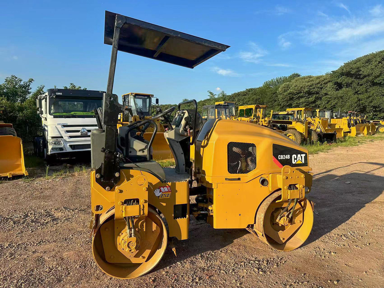 CATERPILLAR CB24B - Compacteur: photos 4 CATERPILLAR CB24B - Compacteur: photos 4