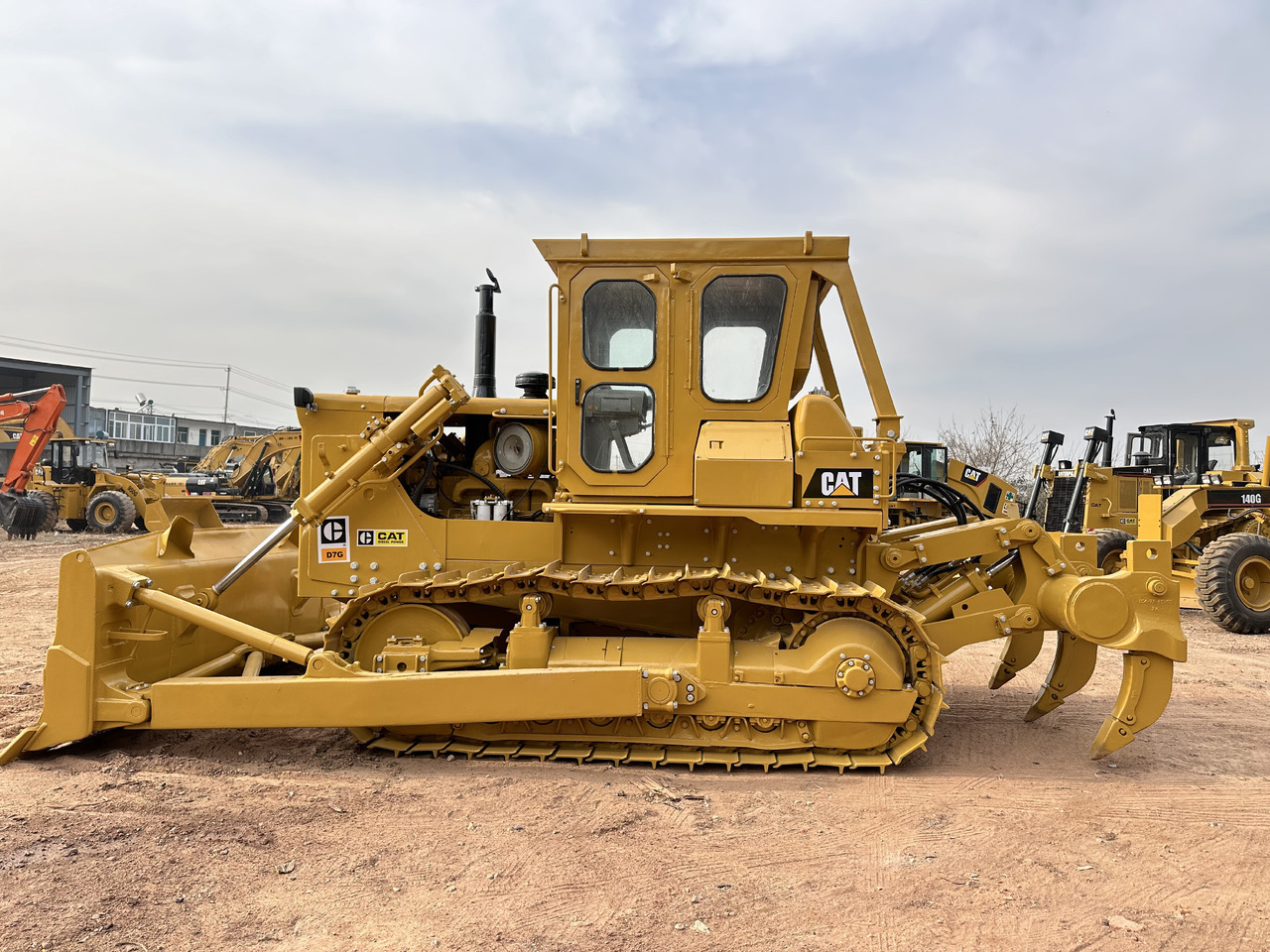 CATERPILLAR D7G - Bulldozer: photos 2 CATERPILLAR D7G - Bulldozer: photos 2
