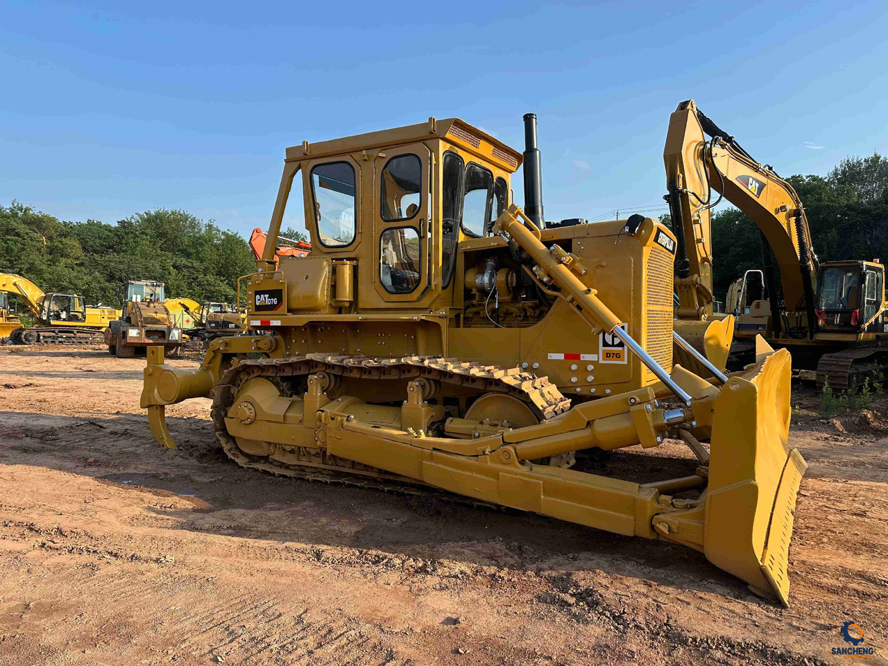 CATERPILLAR D7G - Bulldozer: photos 1 CATERPILLAR D7G - Bulldozer: photos 1