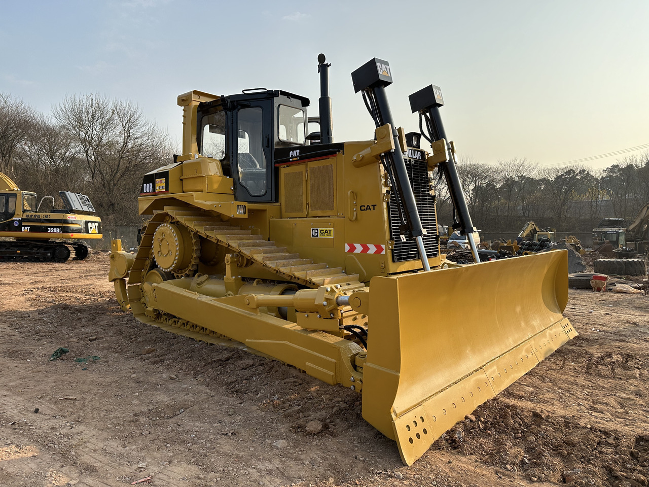 CATERPILLAR D8R - Bulldozer: photos 3 CATERPILLAR D8R - Bulldozer: photos 3